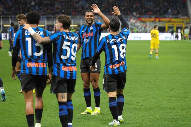 AC Milan vs Atalanta BC Italy, Milan, 2026 05 10: Ederson, Nicola Zalewski, Isak Hien, Giacomo Raspadori (Atalanta) scores and celebrates the 3-0 goal at 51 during soccer game AC Milan vs Atalanta BC, Serie A Enilive 2025-2026 day 36 San Siro Stadium Milan Lombardy Italy Copyright: xFabrizioxAndreaxBertanix