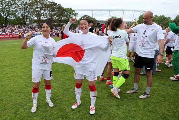 10 05 2026, Germany, Stuttgart, Soccer women 2 Bundesliga, VfB Stuttgart vs VfL Wolfsburg II, f l Yuka Hirano and Haruka Osawa with Japanese flag
