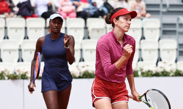 (260511) -- ROME, May 11, 2026 -- Anna Danilina (R) Asia Muhammad celebrate during the women s doubles round of 32 match between Jiang Xinyu Xu Yifan of China and Anna Danilina of Kazakhstan Asia Muhammad of the United States at the WTA, Tennis Damen Italian Open tennis tournament in Rome, Italy, May 11, 2026. ) (SP)ITALY-ROME-TENNIS-WTA-ITALIAN OPEN-WOMEN S DOUBLES WangxKaiyan 