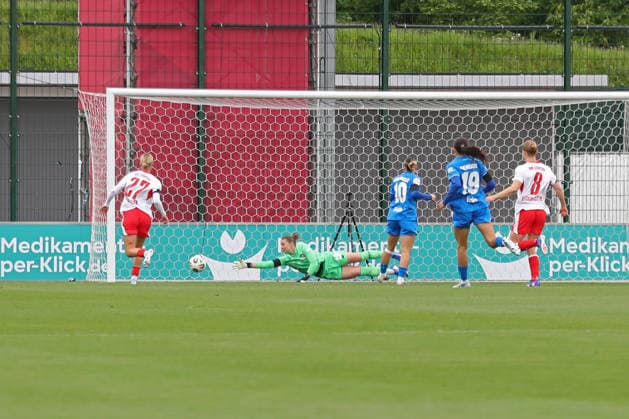 Google Pixel Womens Bundesliga, RB Leipzig Bayer Leverkusen 11 05 2026 Early goal for RB Leipzig, goalkeeper Rafaela Borggräfe 12, Bayer Leverkusen stretches in vain, Lisa Baums shot 11, RB Leipzig is in Soccer, Google Pixel Womens Bundesliga, Season 2025 2026, 25 Matchday RB Leipzig vs Bayer 04 Leverkusen on 11 05 2026, Training Center Cottaweg, Leipzig DFB REGULATIONS PROHIBIT ANY USE OF PHOTOGRAPHS AS IMAGE SEQUENCES AND OR QUASI VIDEO Copyright: xBEAUTIFULxSPORTS JanxKaeferx