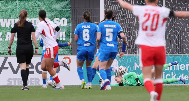 Leipzig, 11 05 2025, Red Bull Campus, Soccer, 1 Bundesliga, Women 25 Matchday , RB Leipzig vs Bayer 04 Leverkusen , In the picture Goal for RB Leipzig Lisa Baum 11, RBL scores to 1 0 , For editorial use only Only editorial use , DFL DFB regulations prohibit any use of photographs as image sequences and or quasi video ,
