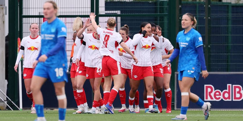 Leipzig, 11 05 2025, Red Bull Campus, Soccer, 1 Bundesliga, Women 25 Matchday , RB Leipzig vs Bayer 04 Leverkusen , In the picture Goal for RB Leipzig Lisa Baum 11, RBL scores 1 0 and cheers with teammates , For editorial use only Only editorial use , DFL DFB regulations prohibit any use of photographs as image sequences and or quasi video ,