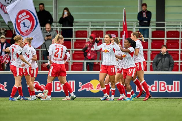 11.05.2026, GER, Frauenfußball, BL, 2025 2026, RB Leipzig - Bayer 04 Leverkusen Jubel, Mannchaft, RB Lewipzig, nach Tor, Lisa Baum (11, RB Leipzig) Leipzig Trainingszentrum der Roten Bulle Sachsen Deutschland