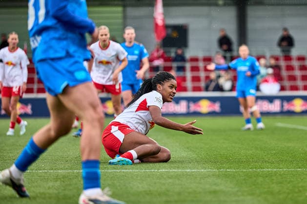 11 05 2026, GER, Womens Soccer, BL, 2025 2026, RB Leipzig Bayer 04 Leverkusen Delice Boboy 17, RB Leipzig , sitting on the ground, complains about the missing whistle Leipzig training center of the Red Bull Saxony Germany