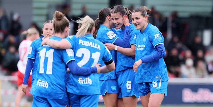 Leipzig, 11 05 2025, Red Bull Campus, Soccer, 1 Bundesliga, Women 25 Matchday , RB Leipzig vs Bayer 04 Leverkusen , In the picture Goal for Leverkusen Katharina Piljic 6, LEV scores 1 2 and cheers with teammates , For editorial use only Only editorial use , DFL DFB regulations prohibit any use of photographs as image sequences and or quasi video ,