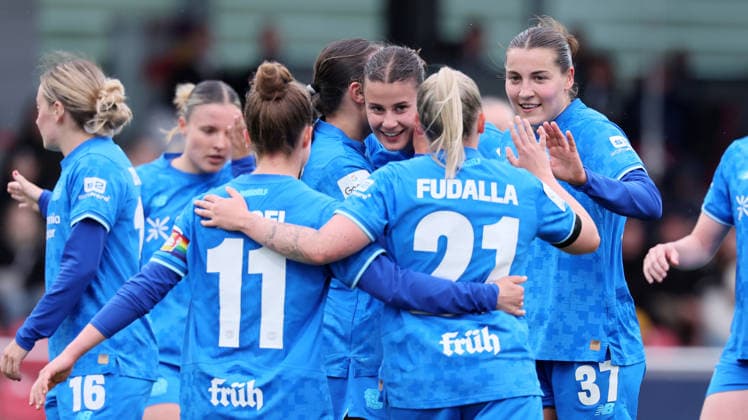 Leipzig, 11 05 2025, Red Bull Campus, Soccer, 1 Bundesliga, Women 25 Matchday , RB Leipzig vs Bayer 04 Leverkusen , In the picture Goal for Leverkusen Katharina Piljic 6, LEV scores 1 2 and cheers with teammates , For editorial use only Only editorial use , DFL DFB regulations prohibit any use of photographs as image sequences and or quasi video ,