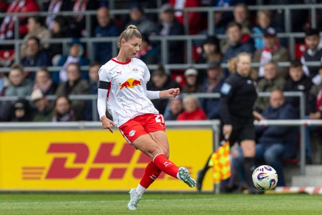 GER, Leipzig, Football, Google Pixel Womens Bundesliga, 25 Matchday, RB Leipzig vs Bayer 04 Leverkusen in picture f l Julia Landenberger RB Leipzig 21 , Action with ball 11 05 2026, RB Leipzig Training Academy Cottaweg Leipzig DFB REGULATIONS PROHIBIT ANY USE OF PHOTOGRAPHS AS IMAGE SEQUENCES AND OR QUASI VIDEO, Copyright: HMBxMedia PaulxFritz