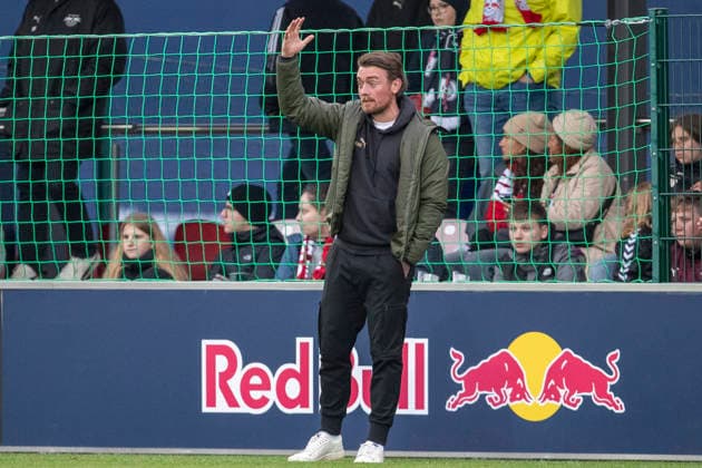 GER, Leipzig, Football, Google Pixel Womens Bundesliga, 25 Matchday, RB Leipzig vs Bayer 04 Leverkusen in picture from l Jonas Stephan Head Coach RB Leipzig , tactical gesture 11 05 2026, RB Leipzig Training Academy Cottaweg Leipzig DFB REGULATIONS PROHIBIT ANY USE OF PHOTOGRAPHS AS IMAGE SEQUENCES AND OR QUASI VIDEO, Copyright: HMBxMedia PaulxFritz