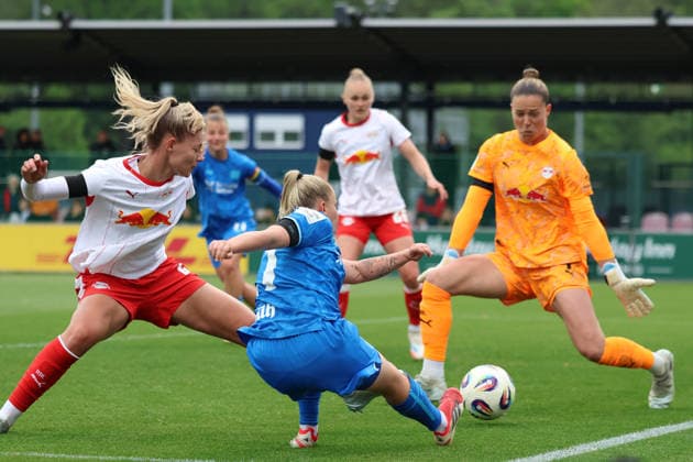 Germany Football Google Pixel Womens Bundesliga 2025 2026, 25 Matchday RB Leipzig vs Bayer 04 Leverkusen, Training Center of RB Leipzig Leipzig Graduation Vanessa Fudalla Bayer 04 Leverkusen Women, 21 Copyright: xLucasxWalterx