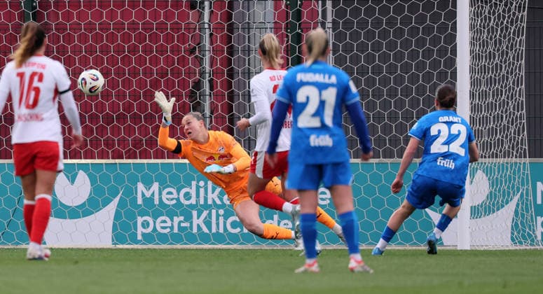 Leipzig, 11 05 2025, Red Bull Campus, Soccer, 1 Bundesliga, Women 25 Matchday , RB Leipzig vs Bayer 04 Leverkusen , In the picture Goal for Leverkusen Ruby Grant 22, LEV scores to 1 3 , For editorial use only Only editorial use , DFL DFB regulations prohibit any use of photographs as image sequences and or quasi video ,