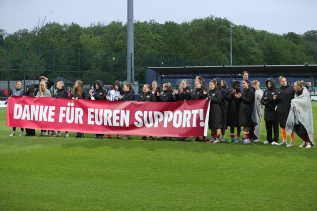 Google Pixel Womens Bundesliga, RB Leipzig Bayer Leverkusen 11 05 2026 The thanks from the RB Leipzig team to the fans Football, Google Pixel Womens Bundesliga, Season 2025 2026, 25 Matchday RB Leipzig vs Bayer 04 Leverkusen on 11 05 2026, Training Center Cottaweg, Leipzig DFB REGULATIONS PROHIBIT ANY USE OF PHOTOGRAPHS AS IMAGE SEQUENCES AND OR QUASI VIDEO Copyright: xBEAUTIFULxSPORTS JanxKaeferx