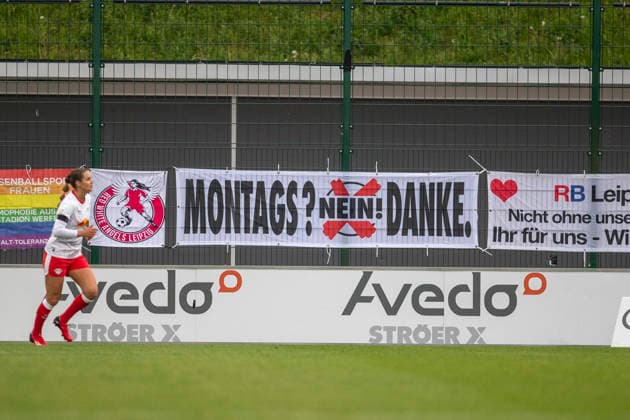 GER, Leipzig, Football, Google Pixel Womens Bundesliga, 25 Matchday, RB Leipzig vs Bayer 04 Leverkusen in picture v l banner on the fence of the pitch, Mondays No Thanks Protest against Monday Matches 11 05 2026, RB Leipzig Training Academy Cottaweg Leipzig DFB REGULATIONS PROHIBIT ANY USE OF PHOTOGRAPHS AS IMAGE SEQUENCES AND OR QUASI VIDEO, Copyright: HMBxMedia PaulxFritz