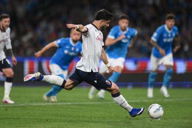 Ni Napoli 11 05 2026 - campionato di calcio serie A Napoli-Bologna foto Nicola Ianuale Image nella foto: gol Riccardo Orsolini 