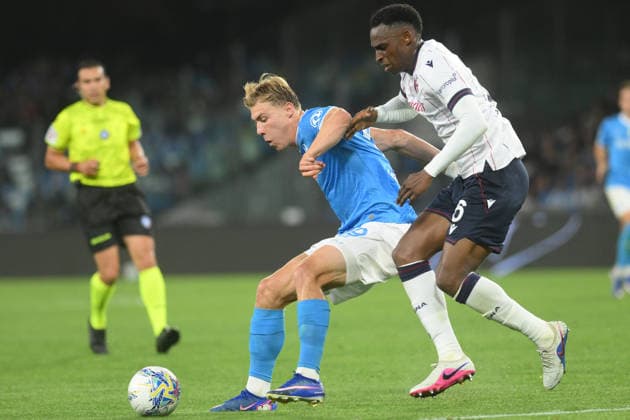 Napoli™s Rasmus Hojlund challenges for the ball with Bologna s Jhon Lucumi during the Serie A soccer match between Napoli and Bologna at the Diego Armando Maradona Stadium in Naples, southern italy - Monday , May 11, 2026. - Soccer .  Copyright: xAlessandroxGarofalo LaPressex