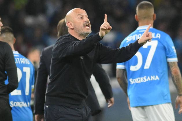 Bologna™s head coach Vincenzo Italiano gestures during the Serie A soccer match between Napoli and Bologna at the Diego Armando Maradona Stadium in Naples, southern italy - Monday , May 11, 2026. - Soccer .  Copyright: xAlessandroxGarofalo LaPressex