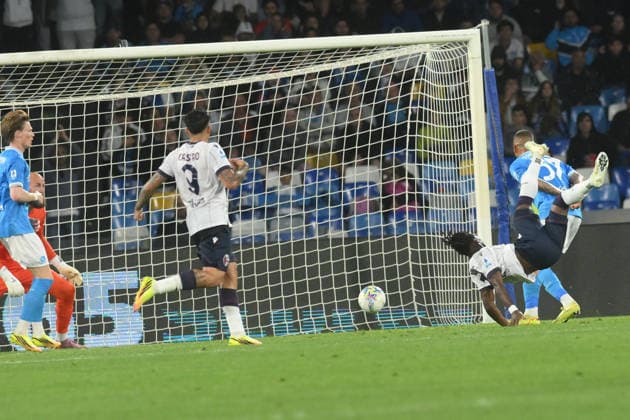 Bologna s Jonathan Rowe scoring a goal of 2-3 during the Serie A soccer match between Napoli and Bologna at the Diego Armando Maradona Stadium in Naples, southern italy - Monday , May 11, 2026. - Soccer .  Copyright: xAlessandroxGarofalo LaPressex