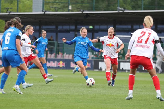 Google Pixel Frauen Bundesliga, RB Leipzig Bayer Leverkusen 11 05 2026 Sofie Zdebel 16, Bayer Leverkusen am Ball Fußball, Google Pixel Frauen Bundesliga, Saison 2025 2026, 25 Spieltag RB Leipzig vs Bayer 04 Leverkusen am 11 05 2026, Trainingszentrum Cottaweg, Leipzig DFB REGULATIONS PROHIBIT ANY USE OF PHOTOGRAPHS AS IMAGE SEQUENCES AND OR QUASI VIDEO Copyright: xBEAUTIFULxSPORTS JanxKaeferx