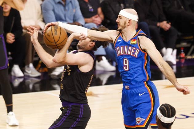 Sport Bilder des Tages #2 NBA, Basketball Herren, USA Playoffs - Los Angeles Lakers vs. Oklahoma City Thunder Game 4 Oklahoma City Thunder guard Alex Caruso (R) blocks Los Angeles Lakers guard Austin Reaves (L) during the first half of the NBA Playoffs western conference semifinals game four between the Los Angeles Lakers and Oklahoma City Thunder at Crypto.Com Arena in Los Angeles, California, USA, 11 May 2026. LOS ANGELES CALIFORNIA UNITED STATES  Copyright: xCHRISxTORRESx