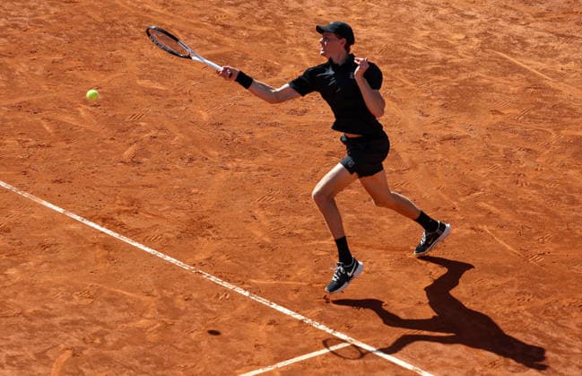 (260512) -- ROME, May 12, 2026 -- Jannik Sinner hits a return during the men s singles round of 32 match between Jannik Sinner of Italy and Alexei Popyrin of Australia at the ATP, Tennis Herren Italian Open in Rome, Italy, May 11, 2026. ) (SP)ITALY-ROME-TENNIS-ATP-ITALIAN OPEN-MEN S SINGLES WangxKaiyan 