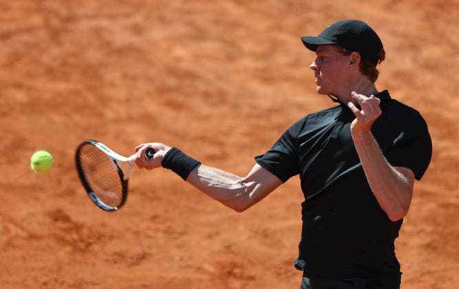 (260512) -- ROME, May 12, 2026 -- Jannik Sinner hits a return during the men s singles round of 32 match between Jannik Sinner of Italy and Alexei Popyrin of Australia at the ATP, Tennis Herren Italian Open in Rome, Italy, May 11, 2026. ) (SP)ITALY-ROME-TENNIS-ATP-ITALIAN OPEN-MEN S SINGLES WangxKaiyan 