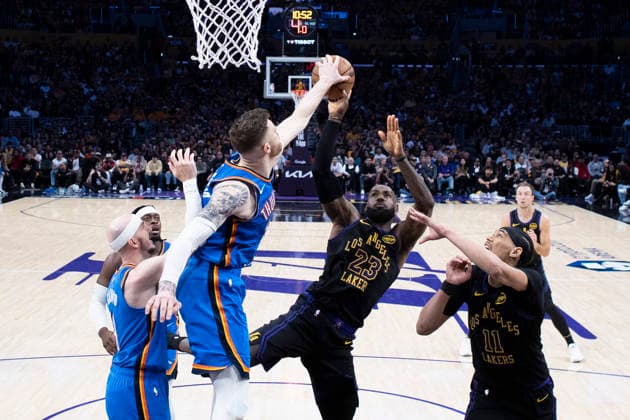 May 11, 2026, Los Angeles, California, USA: Oklahoma City ThunderÃ¢â‚¬â ¢s Isaiah Hartenstein (55) blocks a shot by Los Angeles LakersÃ¢â‚¬â ¢ LeBron James (23) during Game 4 of a second-round NBA, Basketball Herren, USA playoff series at Crypto.com Arena on Monday, May 11, 2026 in Los Angeles. NBA Playoff 2026: Thunder 115:110 Lakers  - ZUMAc68_ 20260511_zaf_c68_056 Copyright: xRingoxChiux