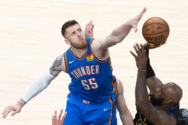 May 11, 2026, Los Angeles, California, USA: Los Angeles LakersÃ¢â‚¬â ¢ LeBron James (23) shoots against Oklahoma City ThunderÃ¢â‚¬â ¢s Isaiah Hartenstein (55) during Game 4 of a second-round NBA, Basketball Herren, USA playoff series at Crypto.com Arena on Monday, May 11, 2026 in Los Angeles. NBA Playoff 2026: Thunder 115:110 Lakers  - ZUMAc68_ 20260511_zaf_c68_067 Copyright: xRingoxChiux
