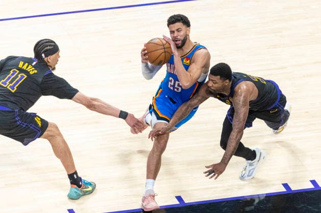 May 11, 2026, Los Angeles, California, USA: Oklahoma City ThunderÃ¢â‚¬â ¢s Ajay Mitchell (25) drives between Los Angeles LakersÃ¢â‚¬â ¢ Jaxson Hayes (11) and Marcus Smart (36) during Game 4 of a second-round NBA, Basketball Herren, USA playoff series at Crypto.com Arena on Monday, May 11, 2026 in Los Angeles. NBA Playoff 2026: Thunder 115:110 Lakers  - ZUMAc68_ 20260511_zaf_c68_069 Copyright: xRingoxChiux