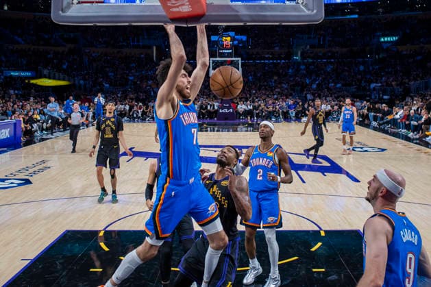 May 11, 2026, Los Angeles, California, USA: Oklahoma City ThunderÃ¢â‚¬â ¢s Chet Holmgren (7) dunks against the Los Angeles Lakers during Game 4 of a second-round NBA, Basketball Herren, USA playoff series at Crypto.com Arena on Monday, May 11, 2026 in Los Angeles. NBA Playoff 2026: Thunder 115:110 Lakers  - ZUMAc68_ 20260511_zaf_c68_080 Copyright: xRingoxChiux