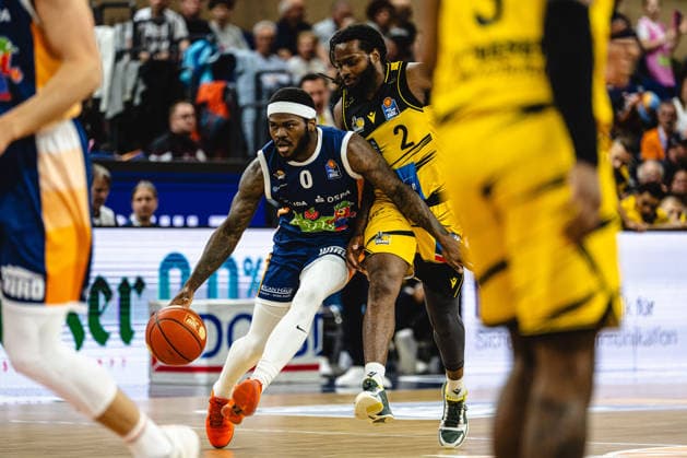 Rostock, Germany 12 May 2026 easyCredit BBL Play Ins 2025 2026 Rostock Seawolves vs MHP Riesen Ludwigsburg In the picture from left in the duel TJ Crockett Jr Rostock Seawolves and Traveon Buchanan MHP RIESEN Ludwigsburg Stadthalle Rostock Mecklenburg Vorpommern Copyright: xFotostandx xVoelkerx