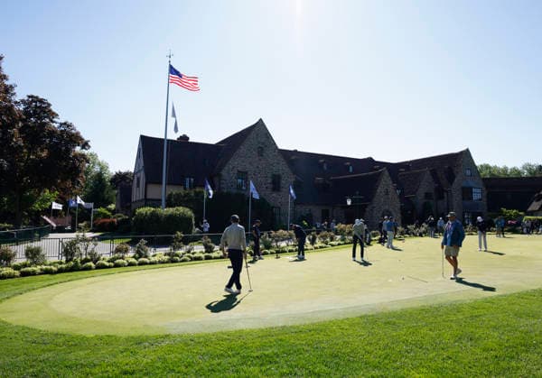 Players putt on a practice green near the clubhouse two days before the start of 108th PGA, Golf Herren Championship at Aronimink Golf Club on Tuesday, May 12, 2026 in Newtown, Pennsylvania.  PGA20260512112 JOHNxANGELILLO