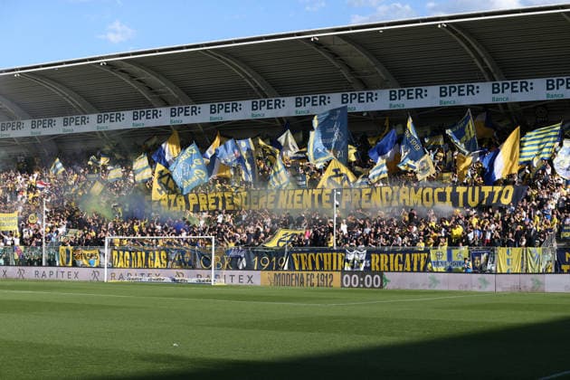 Tifo del Modena durante la partita di Serie B tra Modena e Juve Stabia Playoff allo stadio Alberto Braglia di Modena, Italia -martedÃ¬ 12 maggio 2026. - Calcio. (Foto di Gianni Santandrea Lapresse)  Copyright: xGiannixSantandrea LaPressex