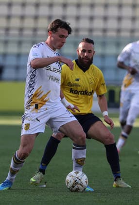 Alessio Cacciamani della Juve Stabia in contrasto con Francesco Zampano del Modena durante la partita di Serie B tra Modena e Juve Stabia Playoff allo stadio Alberto Braglia di Modena, Italia -martedÃ¬ 12 maggio 2026. - Calcio. (Foto di Gianni Santandrea Lapresse)  Copyright: xGiannixSantandrea LaPressex