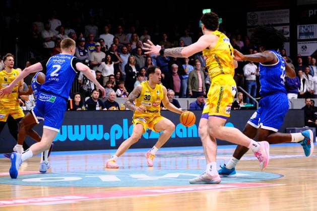 ProA Playoffs Quarterfinals Phoenix Hagen vs PS Karlsruhe LIONS, Hagen, 12 05 2026, Ischelandhalle Hagen Jeffrey Carroll 30, Phoenix Hagen, SF looking for a face-off spot ProA Playoffs Quarterfinals Phoenix Hagen vs PS Karlsruhe LIONS, Hagen, 12 05 2026, Ischelandhalle Hagen Copyright: xBEAUTIFULxSPORTS Piepenstockx