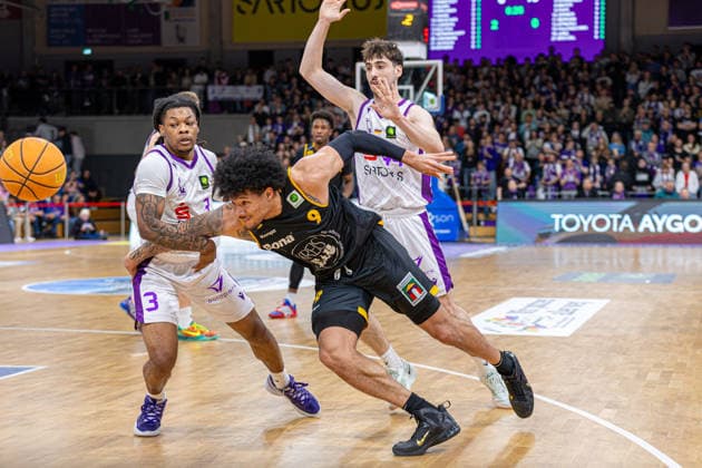 ProA, BG Goettingen vs Bozic Estriche Kirchheim Knights, Sparkassen Arena Goettingen 12 05 2026 ProA, Goettingen, Germany 12 05 2026 Tylan Pope Bozic Estriche Kirchheim Knights, 9 vs Jordan Sears BG Goettingen, 3 , Barmer ProA 2 Basketball Bundesliga, Playoffs, Game of BG Goettingen vs Bozic Estriche Kirchheim Knights, Sparkassen Arena Goettingen Copyright: xBEAUTIFULxSPORTS Freudensteinx