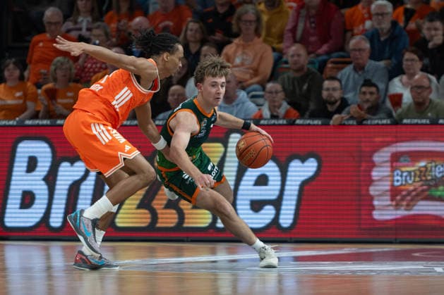 GER, Basketball, easy Credit BBL, Play Ins, Rasta Vechta vs VET CONCEPT Gladiators Trier 12 05 2026, Rasta Dome, Vechta, GER, easy Credit BBL, Play Ins, Rasta Vechta vs VET CONCEPT Gladiators Trier, pictured Steven ASHWORTH VET CONCEPT Gladiators Trier 1 Alonzo VERGE JR Rasta Vechta 11 nordphotoxgmbhx xRojahn nph00310