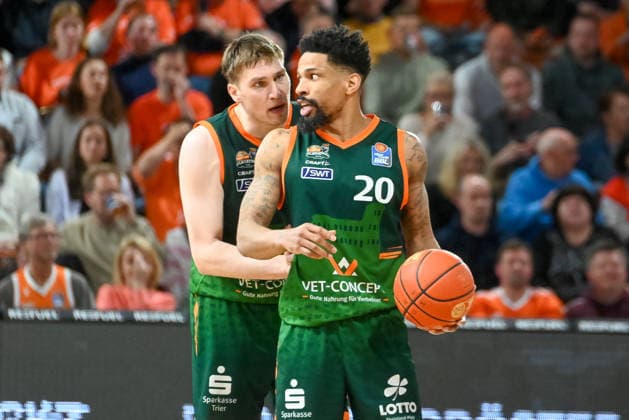 Marten Linssen VET CONCEPT Gladiators Trier, 12 and Urald King VET CONCEPT Gladiators Trier, 20 RASTA Vechta vs VET CONCEPT Gladiators Trier, easyCredit Basketball Bundesliga, Play Ins, 2025 2026 season, 12 05 2026, RASTA Vechta vs VET CONCEPT Gladiators Trier, easyCredit Basketball Bundesliga, Play Ins, 2025 2026 season, 12 05 2026 Vechta Copyright: xEibner-Pressefoto RobertxGertzenx EP_RGN
