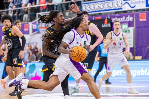ProA, BG Goettingen vs Bozic Estriche Kirchheim Knights, Sparkassen Arena Goettingen 12 05 2026 ProA, Goettingen, Germany 12 05 2026 Jordan Sears BG Goettingen, 3 on the ball, Barmer ProA 2 Basketball Bundesliga, Playoffs, Game of BG Goettingen vs Bozic Estriche Kirchheim Knights, Sparkassen Arena Goettingen Copyright: xBEAUTIFULxSPORTS Freudensteinx