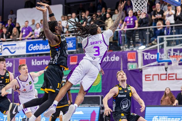 ProA, BG Goettingen vs Bozic Estriche Kirchheim Knights, Sparkassen Arena Goettingen 12 05 2026 ProA, Goettingen, Germany 12 05 2026 Jordan Sears BG Goettingen, 3 on basket shot, Barmer ProA 2 Basketball Bundesliga, Playoffs, Game of BG Goettingen vs Bozic Estriche Kirchheim Knights, Sparkassen Arena Goettingen Copyright: xBEAUTIFULxSPORTS Freudensteinx