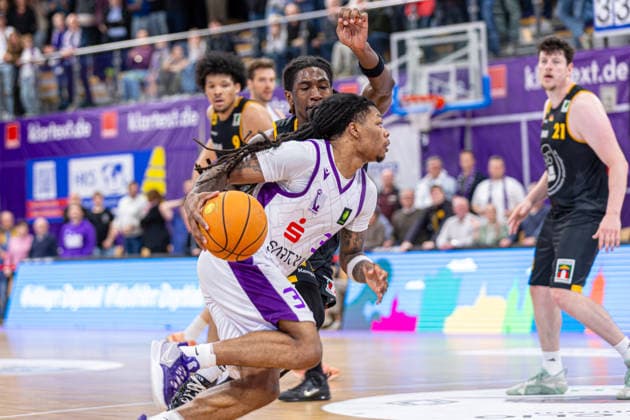 ProA, BG Goettingen vs Bozic Estriche Kirchheim Knights, Sparkassen Arena Goettingen 12 05 2026 ProA, Goettingen, Germany 12 05 2026 Jordan Sears BG Goettingen, 3 on the ball, Barmer ProA 2 Basketball Bundesliga, Playoffs, Game of BG Goettingen vs Bozic Estriche Kirchheim Knights, Sparkassen Arena Goettingen Copyright: xBEAUTIFULxSPORTS Freudensteinx