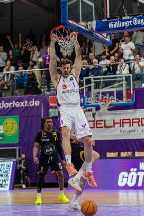 ProA, BG Goettingen vs Bozic Estriche Kirchheim Knights, Sparkassen Arena Goettingen 12 05 2026 ProA, Goettingen, Germany 12 05 2026 Adam Ramstedt BG Goettingen, 1 after the dunk, Barmer ProA 2 Basketball Bundesliga, Playoffs, Game of BG Goettingen vs Bozic Estriche Kirchheim Knights, Sparkassen Arena Goettingen Copyright: xBEAUTIFULxSPORTS Freudensteinx