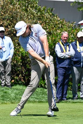 NEWTON SQUARE, PA - MAY 12: Cameron Smith of Australia tees off during the 2026 PGA, Golf Herren Championship on May 12th, 2026 at Aronimink Golf Club in Newtown Square, PA.(Photo by Terence Lewis Icon Sportswire) GOLF: MAY 12 PGA PGA Championship EDITORIAL USE ONLY Icon260512050