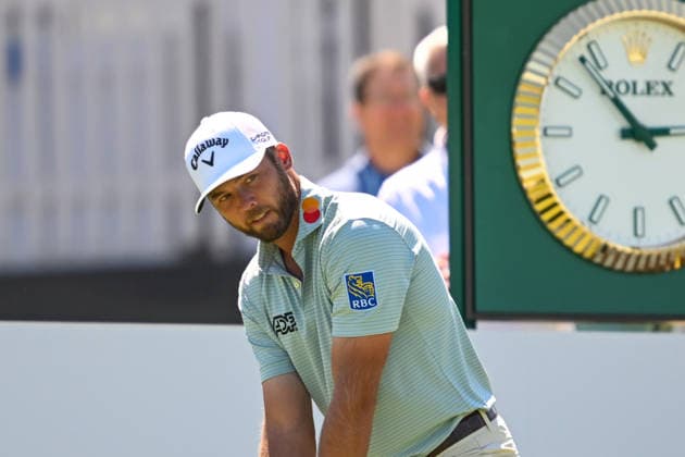 NEWTON SQUARE, PA - MAY 12: Sam Burns of United States of America tees off during the 2026 PGA, Golf Herren Championship on May 12th, 2026 at Aronimink Golf Club in Newtown Square, PA.(Photo by Terence Lewis Icon Sportswire) GOLF: MAY 12 PGA PGA Championship EDITORIAL USE ONLY Icon260512057