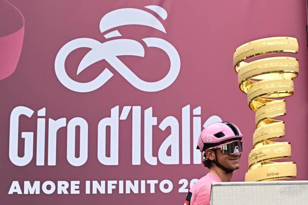 May 13, 2026, Praia A Mare, ITALY: Italian rider Giulio Ciccone of Lidl Trek team wearing the overall leader s pink jersey, on the signing in podium ahead the departure 05th stage of the 109 Giro d Italia 2026, cycling race over 203 km from Praia a Mare to Potenza, 13 May 2026. ANSA LUCA ZENNARO. Giro D Italia Cycling Tour - Stage 05  - ZUMAa110 20260513_zaf_a110_010 Copyright: xLucaxZennarox
