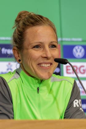 13 05 2026, xgrfx, Football DFB Cup Final, VfL Wolfsburg Press Conference and Final Training v l Svenja Huth VfL Wolfsburg DFL DFB REGULATIONS PROHIBIT ANY USE OF PHOTOGRAPHS as IMAGE SEQUENCES and or QUASI VIDEO Cologne
