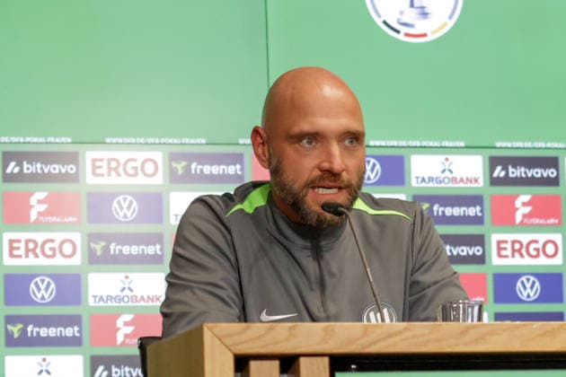 13 05 2026, xgrfx, Football DFB Cup Final, VfL Wolfsburg Press Conference and Final Training v l Stephan Lerch VfL Wolfsburg DFL DFB REGULATIONS PROHIBIT ANY USE OF PHOTOGRAPHS as IMAGE SEQUENCES and or QUASI VIDEO Cologne