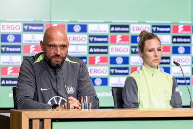 Press Conference 46 DFB Cup Final Women 13 05 2026 Stephan Lerch Coach VfL Wolfsburg and Svenja Huth VfL Wolfsburg 10 during the Press Conference DFB Cup 46 Final Women, VfL Wolfsburg FC Bayern Munich, Press Conference, Cologne, RheinEnergiestadion on 13 05 2026 Copyright: xBEAUTIFULxSPORTS Wunderlx