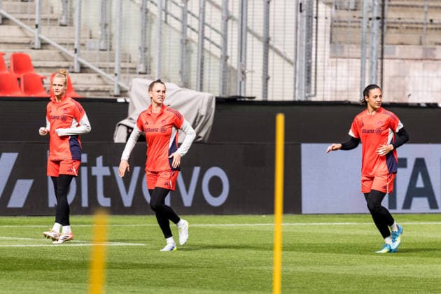 Final training FC Bayern Munich 13 05 2026 Anna Klink FC Bayern Munich, 38 , Ena Mahmutovic FC Bayern Munich, 32 , Maria Luisa Grohs FC Bayern Munich, 1 warm up DFB Cup 46 Womens Final, VfL Wolfsburg FC Bayern Munich, Final training FC Bayern Munich, Cologne, RheinEnergiestadion on 13 05 2026 Copyright: xBEAUTIFULxSPORTS Wunderlx