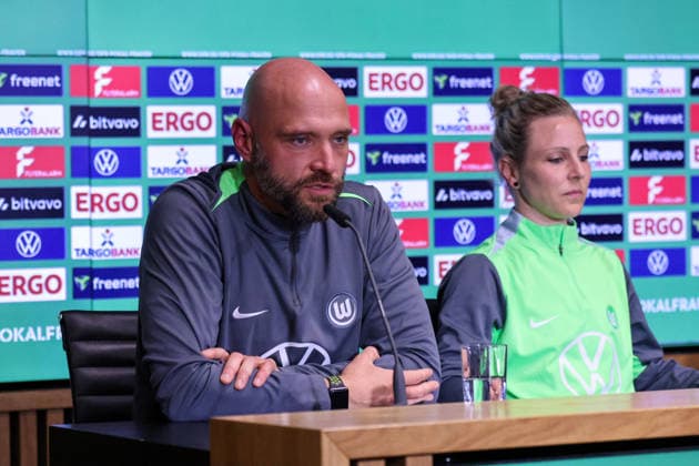 Cologne, Germany 13 May 2026 46 DFB Cup Womens Final 2026 VfL Wolfsburg Women vs FC Bayern Munich Women Final Press Conference Pictured from left head coach Stephan Lerch VfL at the final press conference in Cologne Copyright: HMBxMedia MadeleinexFantini