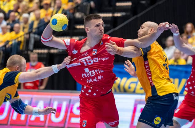 KRISTIANSTAD 2026 05 13 Croatia s Leon Ljevar between Sweden s Felix Möller and Oscar Bergendahl during Wednesday s international handball match between Sweden and Croatia in Kristianstad Arena KRISTIANSTAD SWEDEN x50090x  Copyright: xJohanxNilssonx xTTx HANDBALL SWEDEN-CROATIA