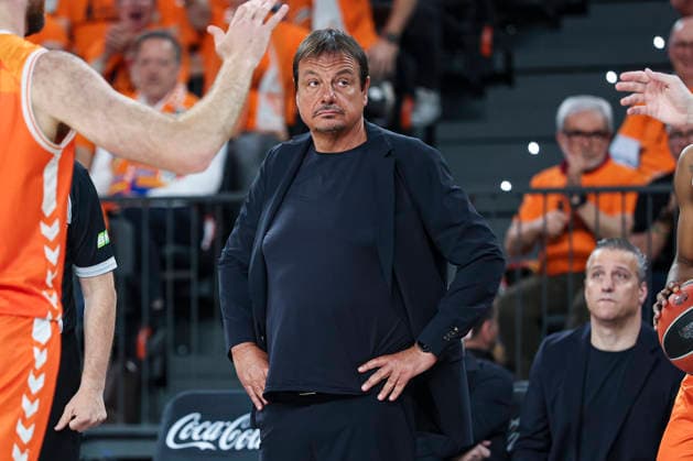 May 13, 2026, Valencia, Valencia, Spain: Ergin Ataman, head coach of Panathinaikos AKTOR Athens looks on during the EuroLeague Play Off Game 5 match between Valencia Basket and Panathinaikos Aktor Athens at Roig Arena on May 13, 2026 in Valencia, Spain. Valencia Spain - ZUMAa181 20260513_zaa_a181_111 Copyright: xIrinaxR.xHipolitox